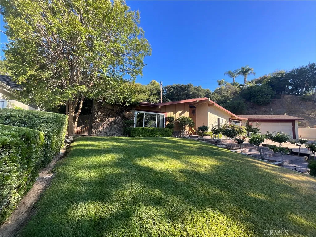 23714 Lawnside Drive, Newhall, California 91321 home-pic-2